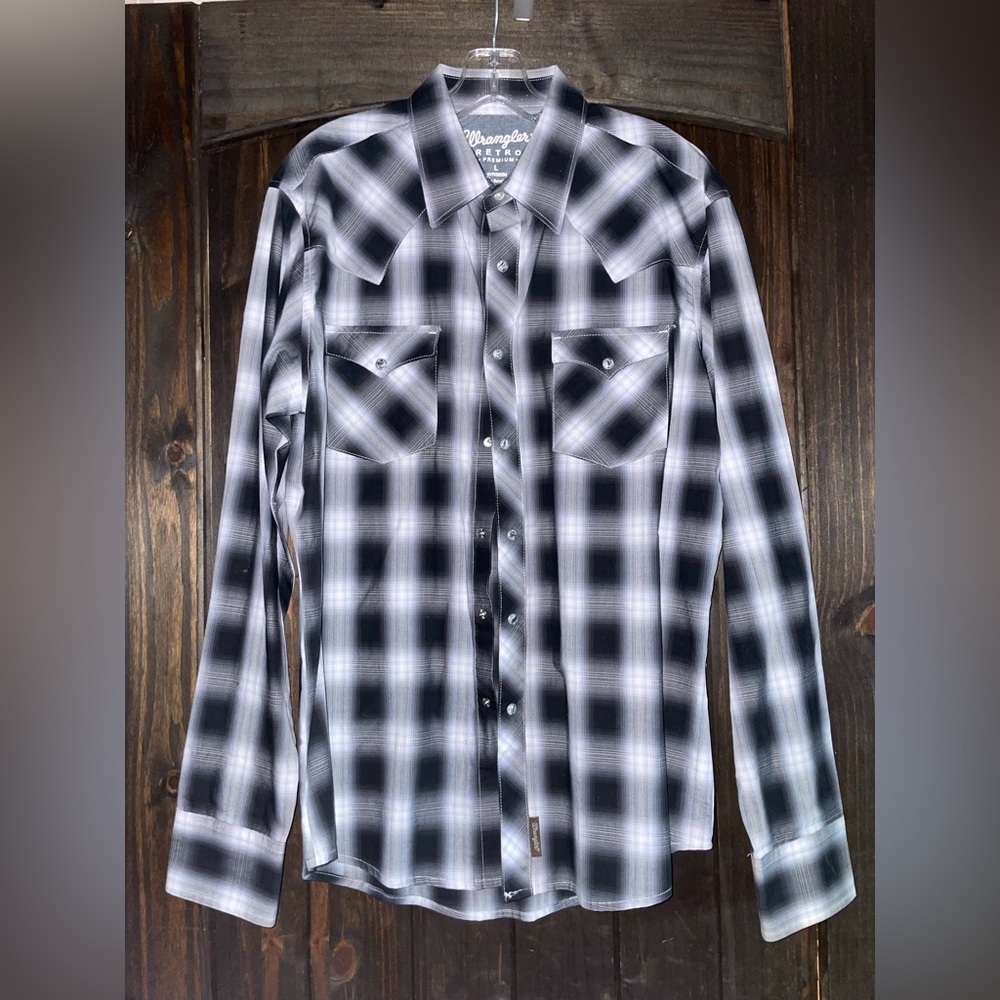 Wrangler Men's Gray and Black Checkered Shirt